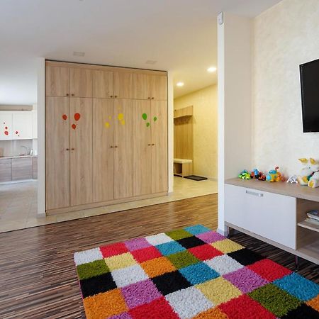 Colored Balloons - 3 Bedrooms, 3 Bathrooms, Equipped Large Apartments Lviv Exterior photo