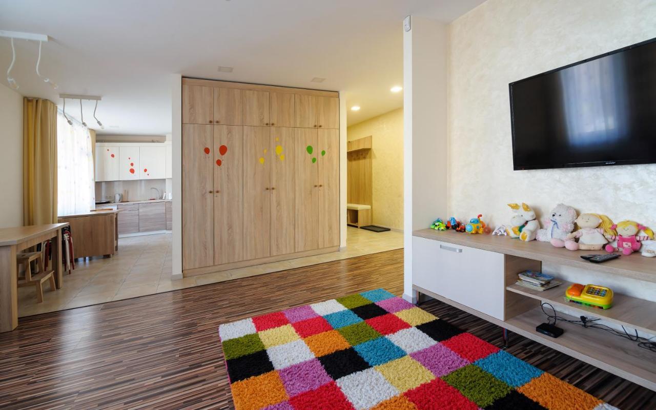 Colored Balloons - 3 Bedrooms, 3 Bathrooms, Equipped Large Apartments Lviv Exterior photo