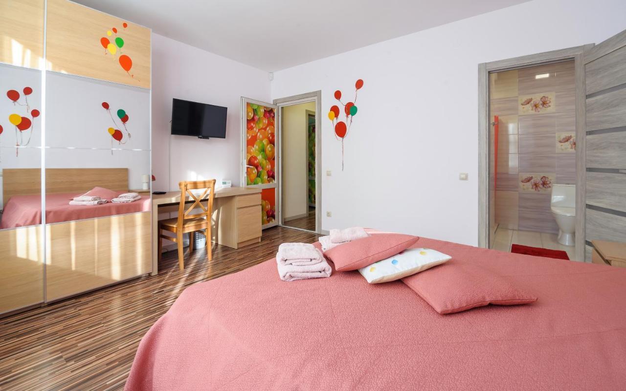 Colored Balloons - 3 Bedrooms, 3 Bathrooms, Equipped Large Apartments Lviv Exterior photo